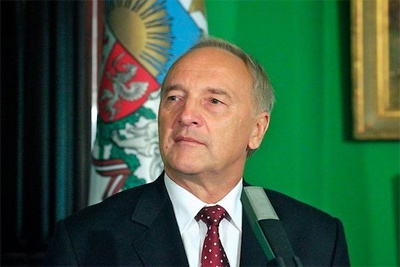 Президент Латвии посетил площадь Мустакиллик