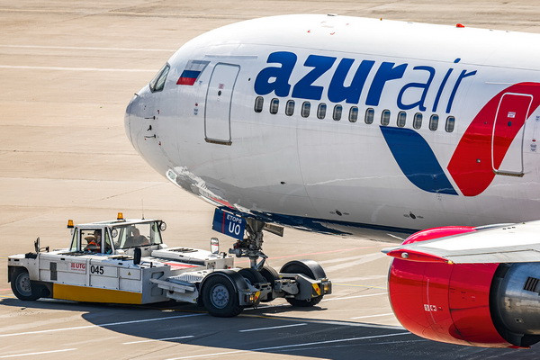 Борт Azur Air экстренно сел в Узбекистане