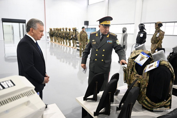 Ўзбекистон Президенти мудофаа саноати мажмуалари билан танишди