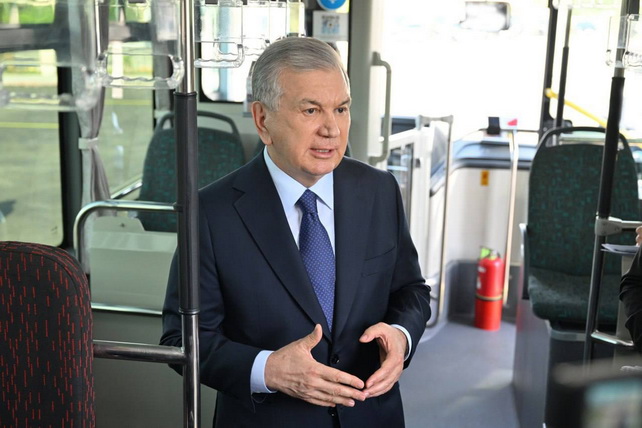Prezident Xorazmda yo‘nalishlarni optimallashtirish va yo‘llarni yaxshilash bo‘yicha topshiriq berdi