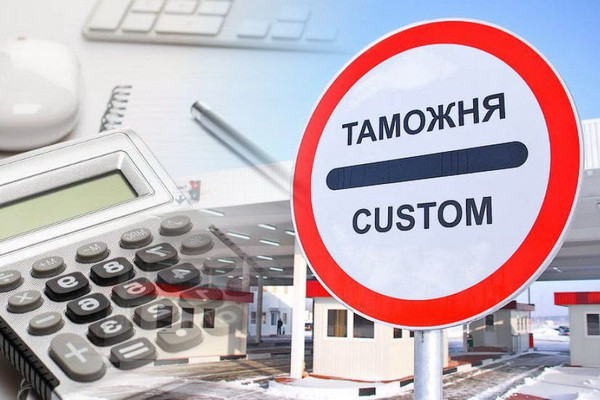 Президент поручил снизить ставки таможенных пошлин на импорт автомобилей в 2 раза