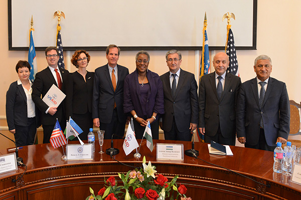 Project HOPE and Uzbekistan Havo Yollari deliver pharmaceuticals