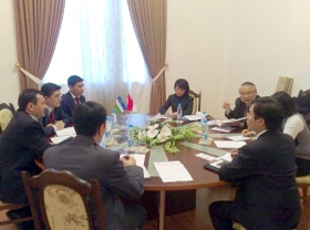 Uzeltehsanoat Association holds talks with Singaporean companies