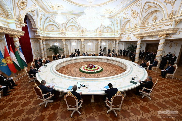 Президент Узбекистана обозначил перспективы взаимодействия в рамках Международного фонда спасения Арала
