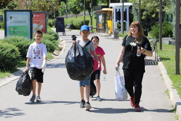 More than 300 kg of plastic waste collected in Tashkent as part of plogging