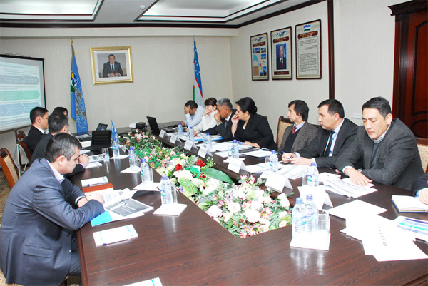 Uzbekistan Trade Unions Federation hosts meeting with IFC officials