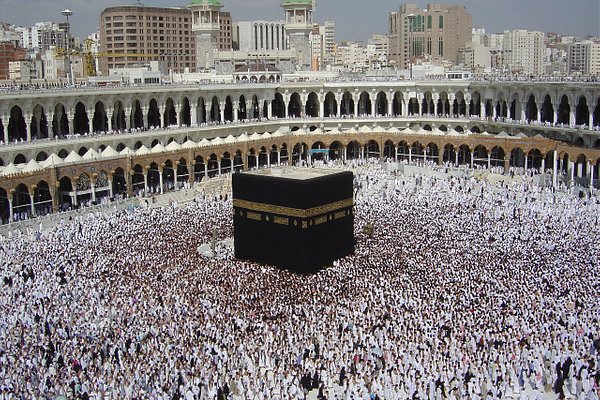 Uzbek pilgrims start to perform hajj