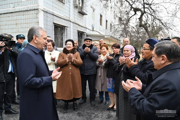 Президент побеседовал с жителями махалли
