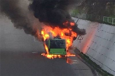 В Ташкенте сгорел автобус Mercedes-Benz Conecto Low Floor