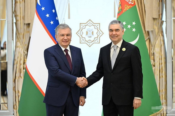 President of Uzbekistan arrives in Ashgabat