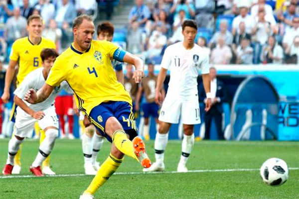 Гол Гранквиста с пенальти позволил Швеции победить Южную Корею