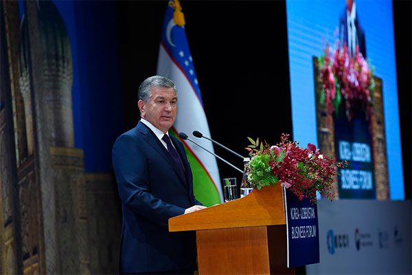 Uzbek leader attends Uzbekistan – South Korea business forum
