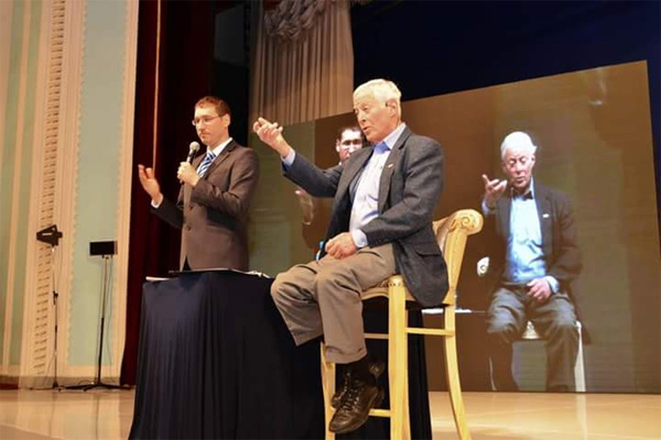 Brain Tracy conducts seminar “Maximum Achievement” in Tashkent