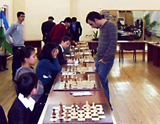 Perez Dominguez gives master class to young Uzbek chess players