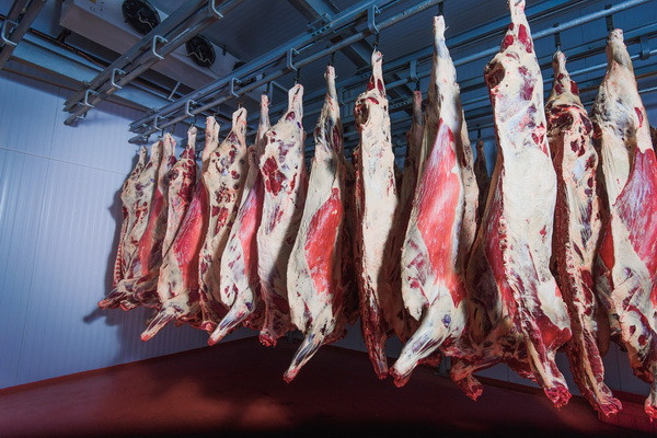 В Наманганской области мужчина украл мясо и весы из бойни