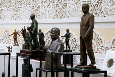 Ilhom Jabbarov wins contest for best project of monument of First President