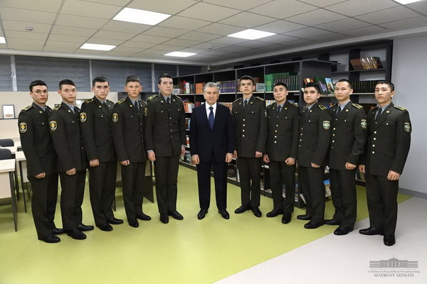 Президент посетил комплекс военных образовательных учреждений СГБ