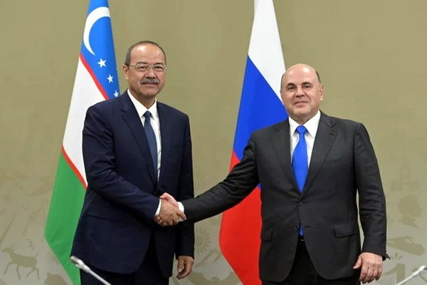 The heads of governments of Uzbekistan and Russia discuss the development of bilateral relations