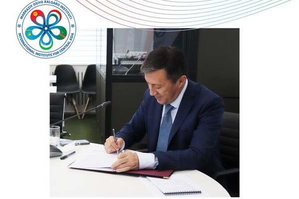 Director of the International Institute of Central Asia and President of Shaanxi Normal University signed a Cooperation Agreement online