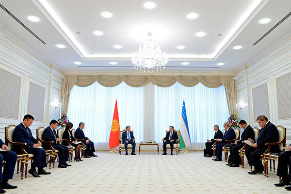 Presidents of Uzbekistan and Kyrgyzstan hold talks with participation of delegations