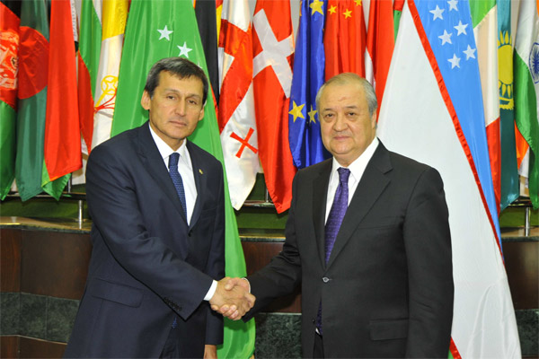 Uzbek, Turkmen FMs discuss bilateral relations