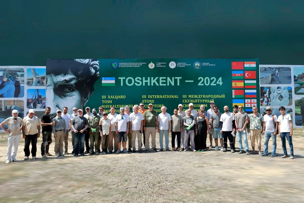 International and Uzbek sculptors create symbols for an ecological future