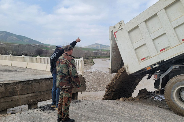 A mudflow washed away a bridge in Kashkadarya region