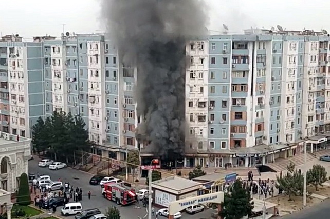 В Ташкенте ликвидирован пожар в магазине одежды В Ташкенте ликвидирован пожар в магазине одежды