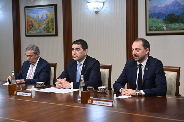 Премьер-министр Узбекистана принял делегацию Грузии