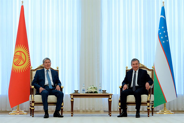 Шавкат Мирзиёев Алмазбек Атамбоев билан телефон орқали мулоқот қилди