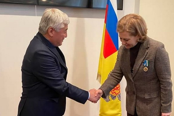 The Minister of Health of Uzbekistan presented the "Mehr-Sakhovat" badge to the head of Rospotrebnadzor