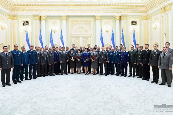 President awards a group of military personnel