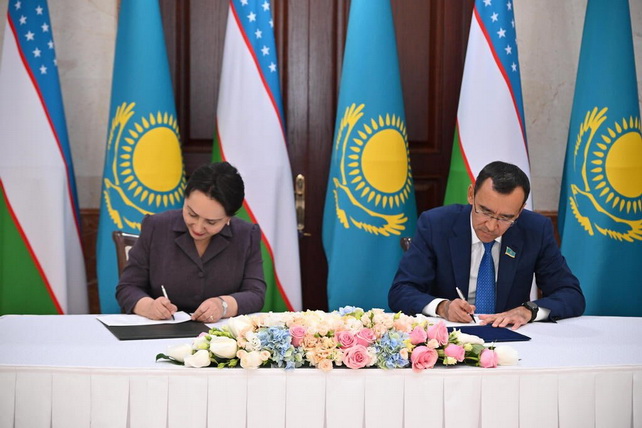 Senates of Uzbekistan and Kazakhstan sign roadmap for cooperation for 2025–2026