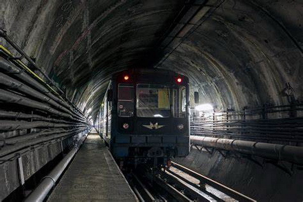 Train stops between stations in the Tashkent metro
