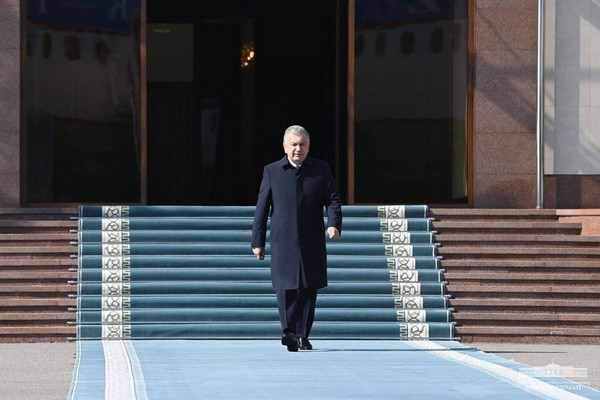 President of Uzbekistan leaves for Cairo