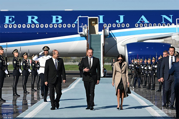 Ilham Aliyev arrives in Samarkand