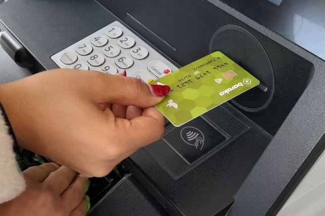 Social cards issuance begins in Yangiyul district as part of an experiment