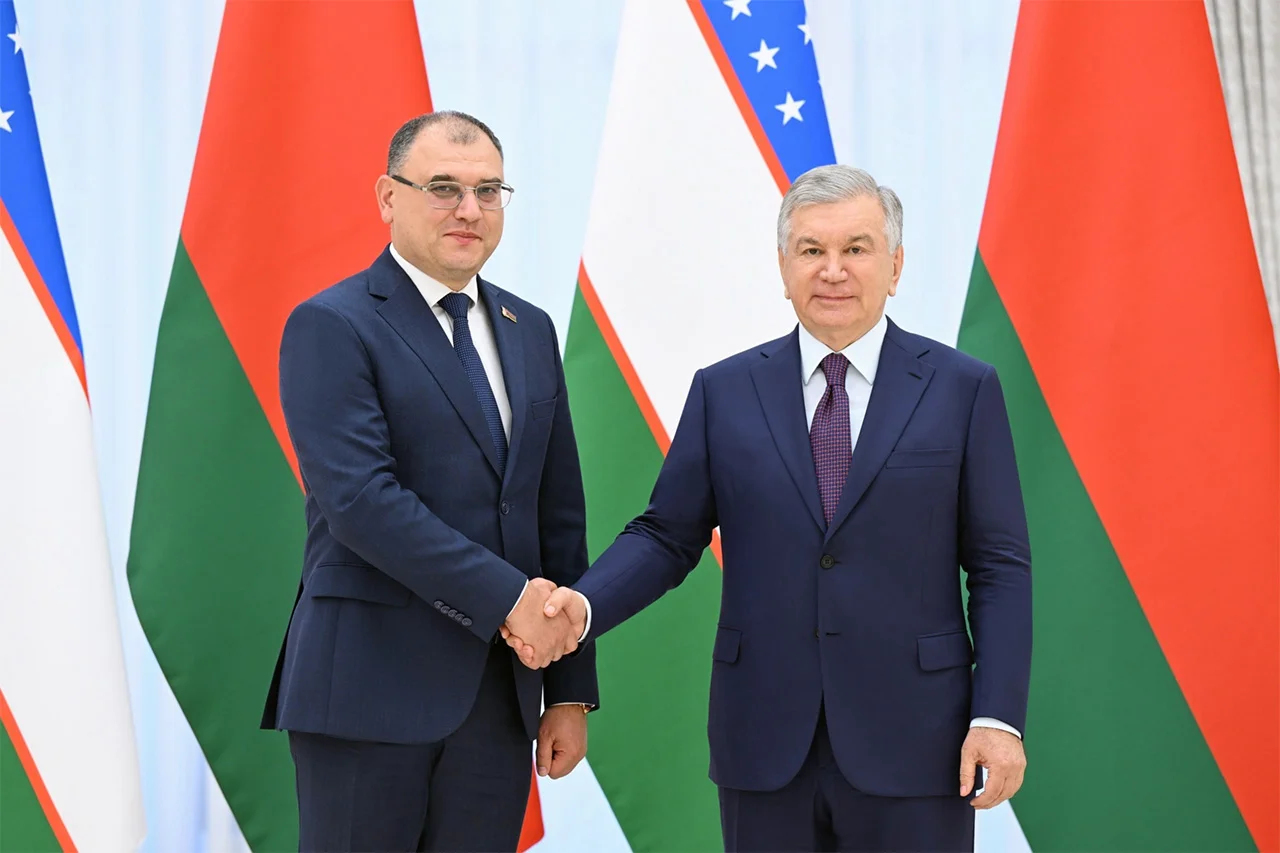 Mirziyoyev, Belarus Delegation Discuss Strategic Partnership