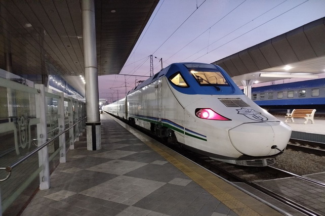 Железнодорожным транспортом в Узбекистане перевезено 8,1 млн пассажиров