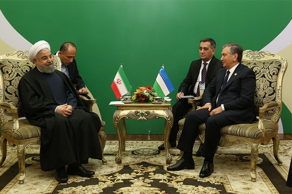 Шавкат Мирзиёев Ҳасан Руҳоний билан учрашди