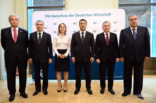 President of Uzbekistan attends a meeting with German business leaders