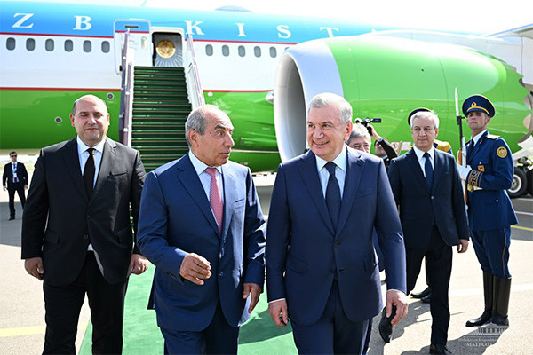 Президент Узбекистана прибыл в Азербайджан