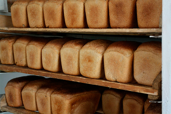 The Government stops regulation of prices for bread