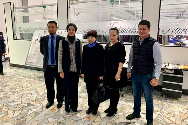 Посол КНР посетила текстильное предприятие в Маргилане