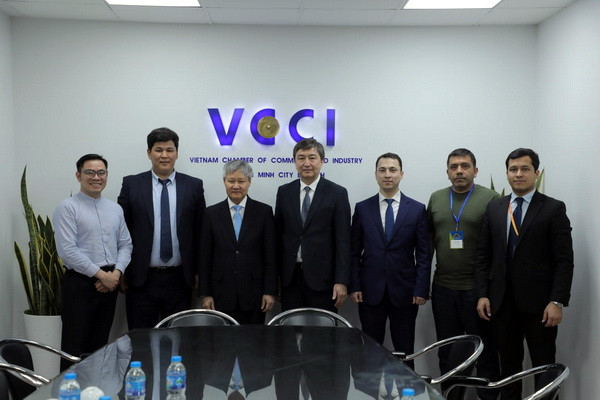 Делегация деловых кругов Узбекистана посещает Вьетнам