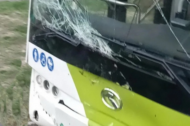 King Long bus collides with Cobalt and Tracker cars
