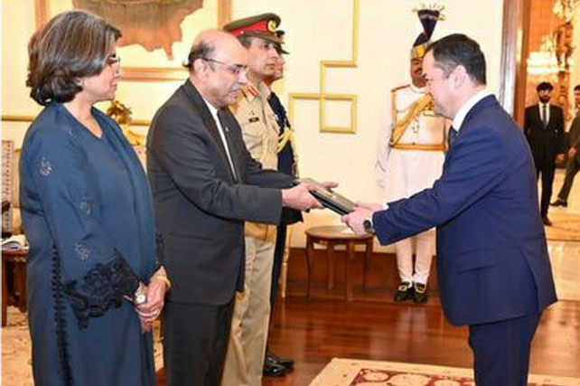 New Ambassador of Uzbekistan presents credentials to President of Pakistan