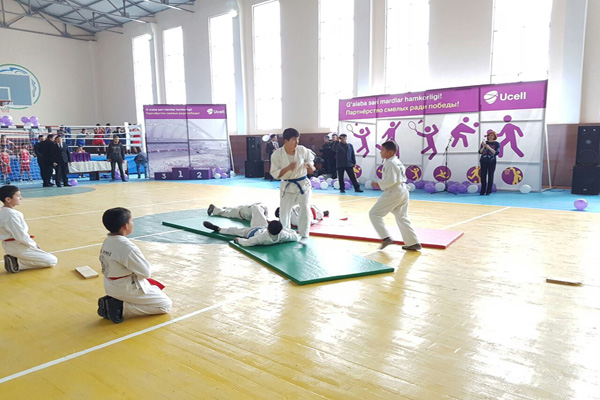Ucell открыл спортивный комплекс в Андижанской области