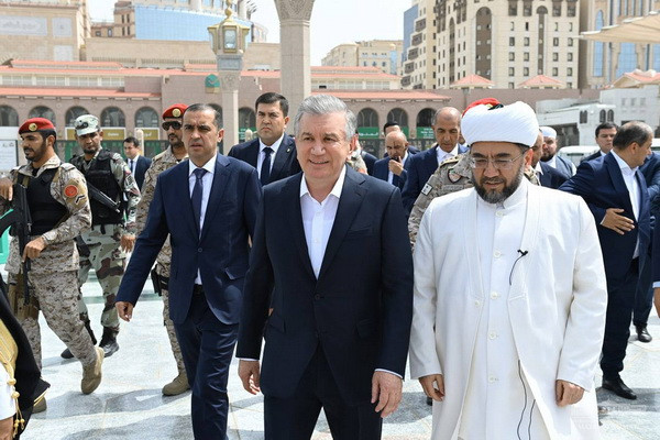 President of Uzbekistan visits the Prophet’s Mosque
