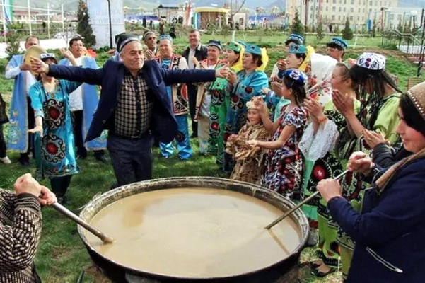 How many days will the residents of Uzbekistan rest in March?